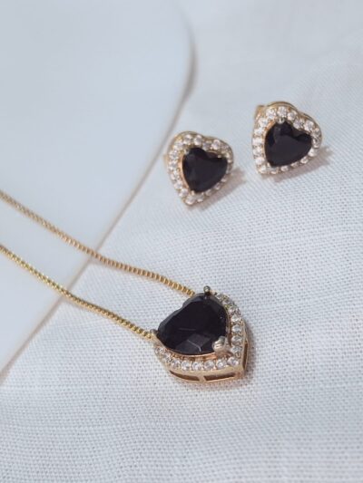 CONJUNTO COLAR E BRINCOS CORAÇÃO PEDRA PRETA - BANHADO À OURO 18 K