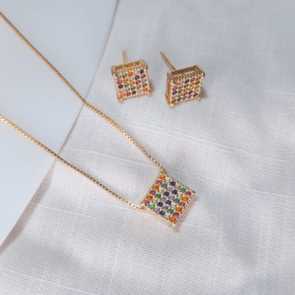 CONJUNTO COLAR E BRINCOS QUADRADO - BANHADO À OURO 18 K