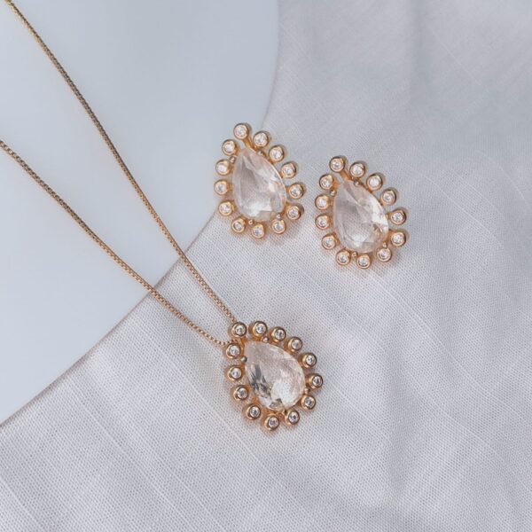 CONJUNTO COLAR E BRINCOS ESMERALDA INCOLOR - BANHADO À OURO 18 K