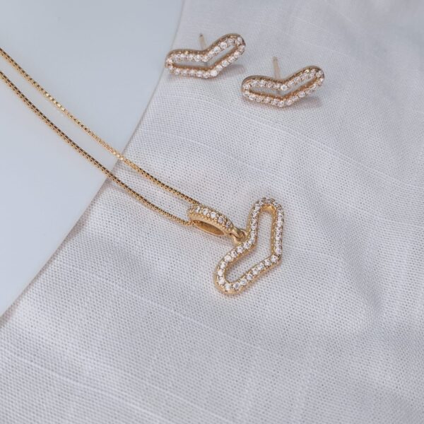CONJUNTO COLAR E BRINCOS CORAÇÃO ZIRCÔNIA - BANHADO À OURO 18 K