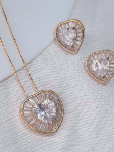 CONJUNTO COLAR E BRINCOS CORAÇÕES - BANHADO À OURO 18 K